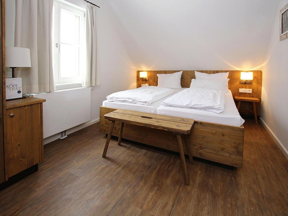 Deluxe House, 4 Bedrooms photo 1