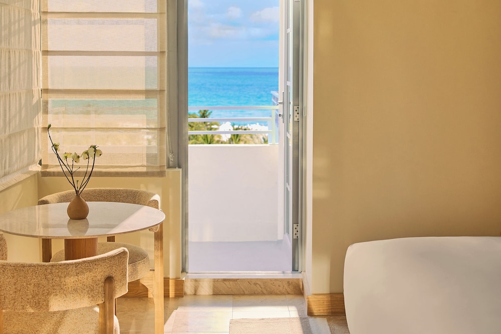 Room, 1 King Bed, Balcony, Partial Ocean View - Photo 1