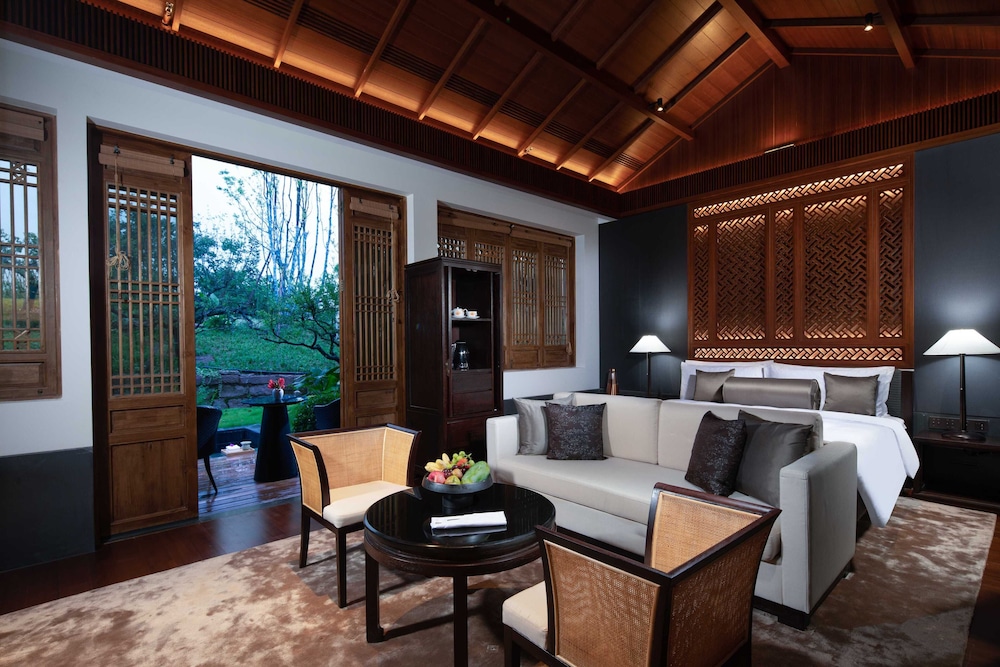 Premium Room, Multiple Beds, Pool Access, Courtyard View