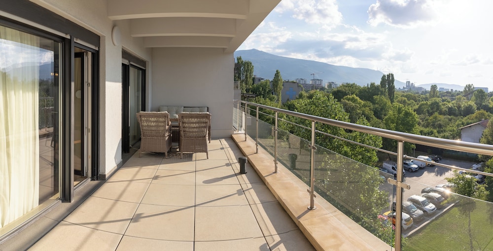 Luxury Suite photo 2