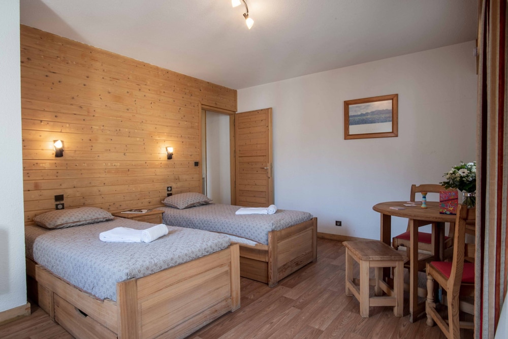 Studio, 2 Twin Beds, Balcony, Mountain View photo 1