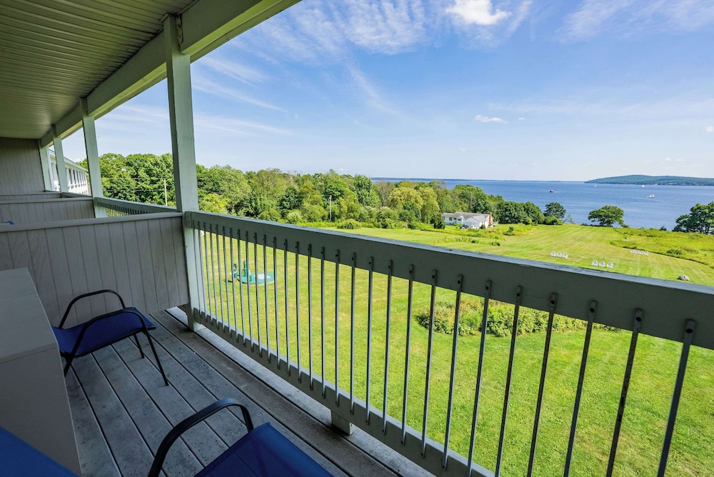 Deluxe Room, 1 King Bed, Fireplace, Bay View - Photo 6