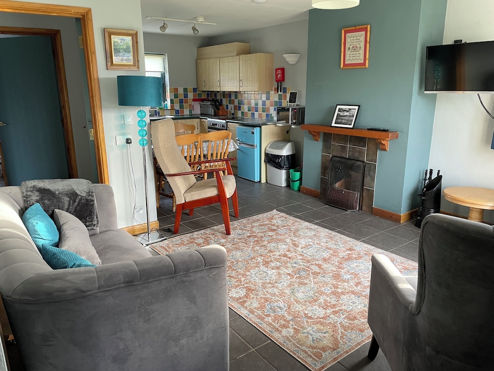 Cottage, Pets Allowed photo 2