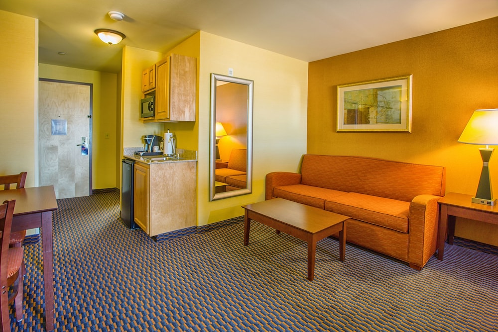 Suite, 1 King Bed, Jetted Tub - Photo 8