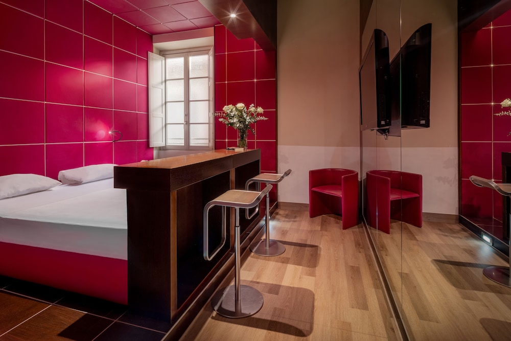 Classic Double Room (with 1 Rollaway Bed)