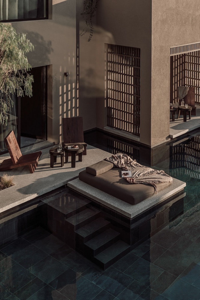 Design Suite, Pool Access