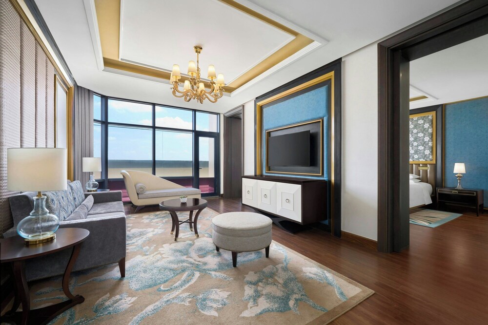Club Suite, 1 King Bed, Terrace photo 1