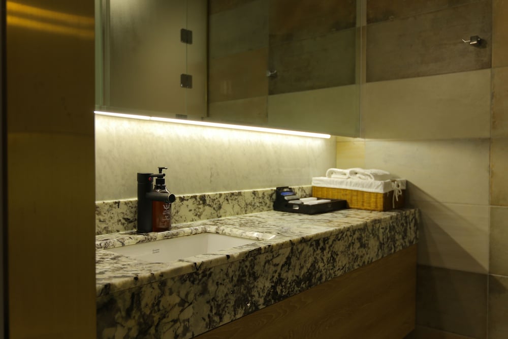 Standard Twin Room - Photo 8