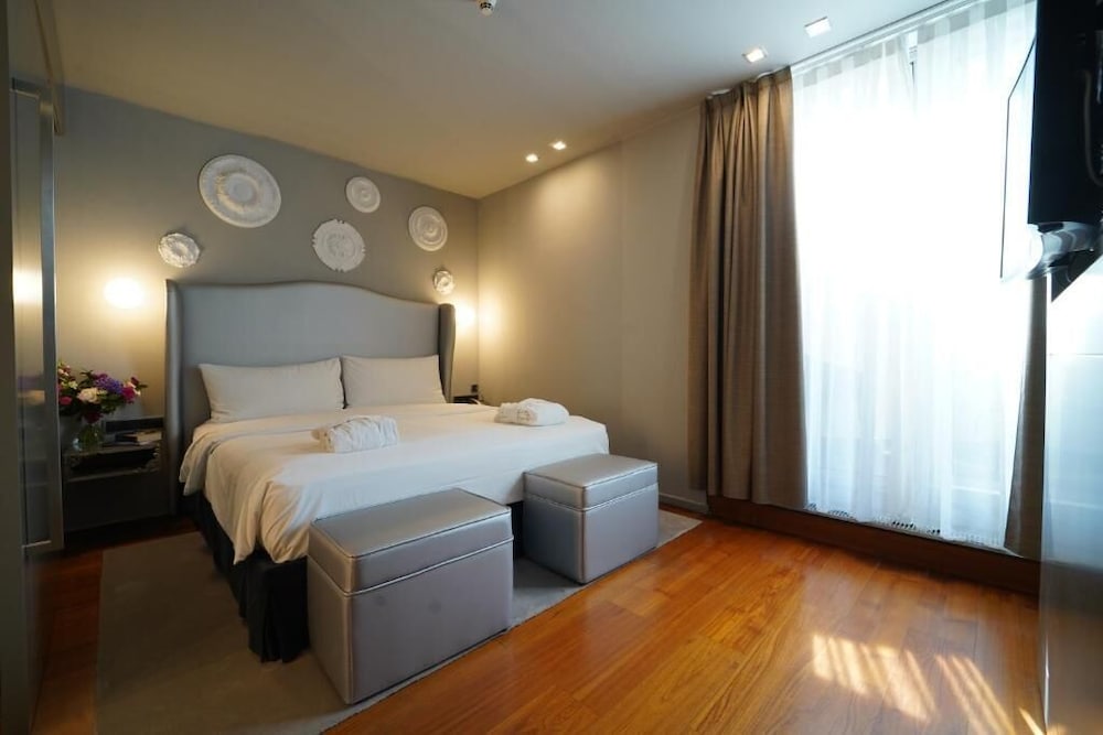 Signature Suite