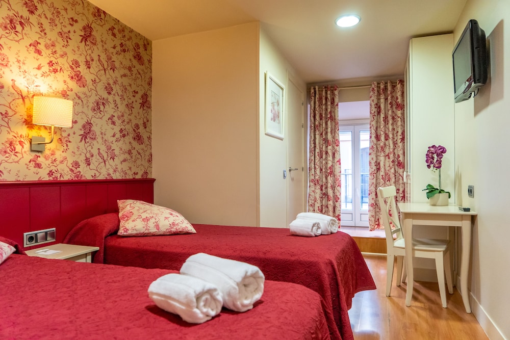 City Double or Twin Room - Photo 18