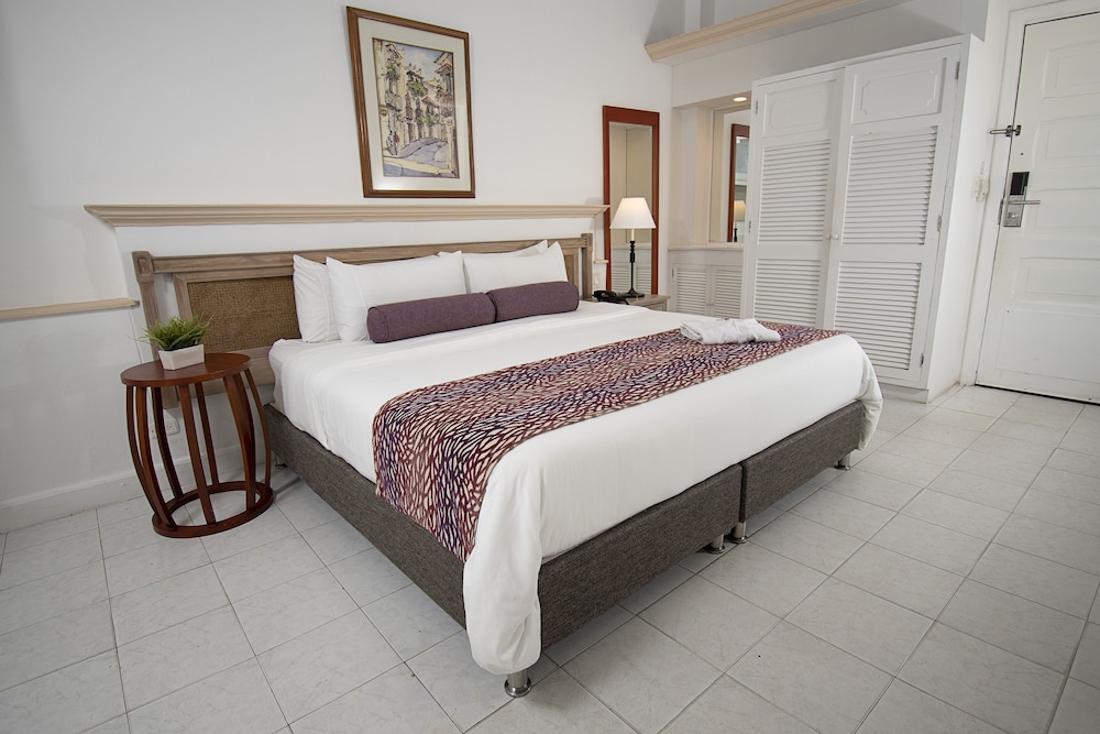 Premium Room, 1 King Bed, Non Smoking - Photo 8