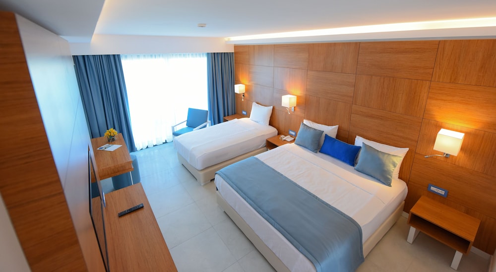 Grand Room, Garden View