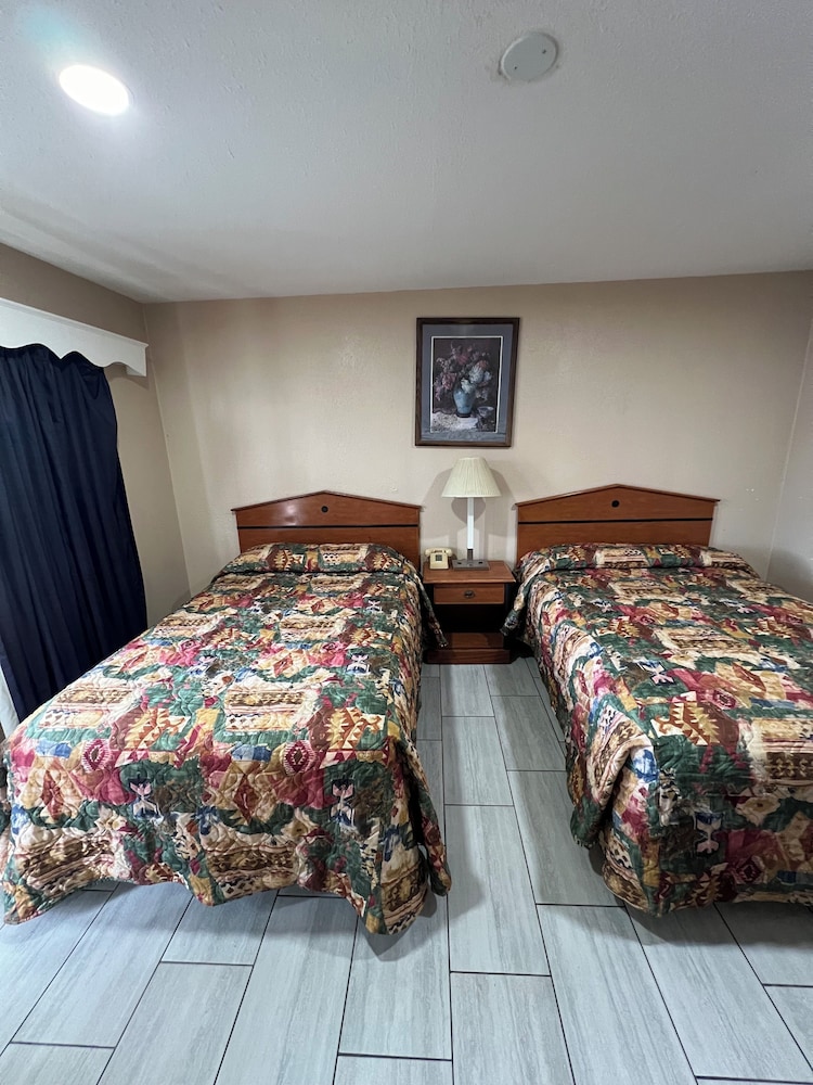 Basic Double or Twin Room, 2 Bedrooms, Smoking photo 2