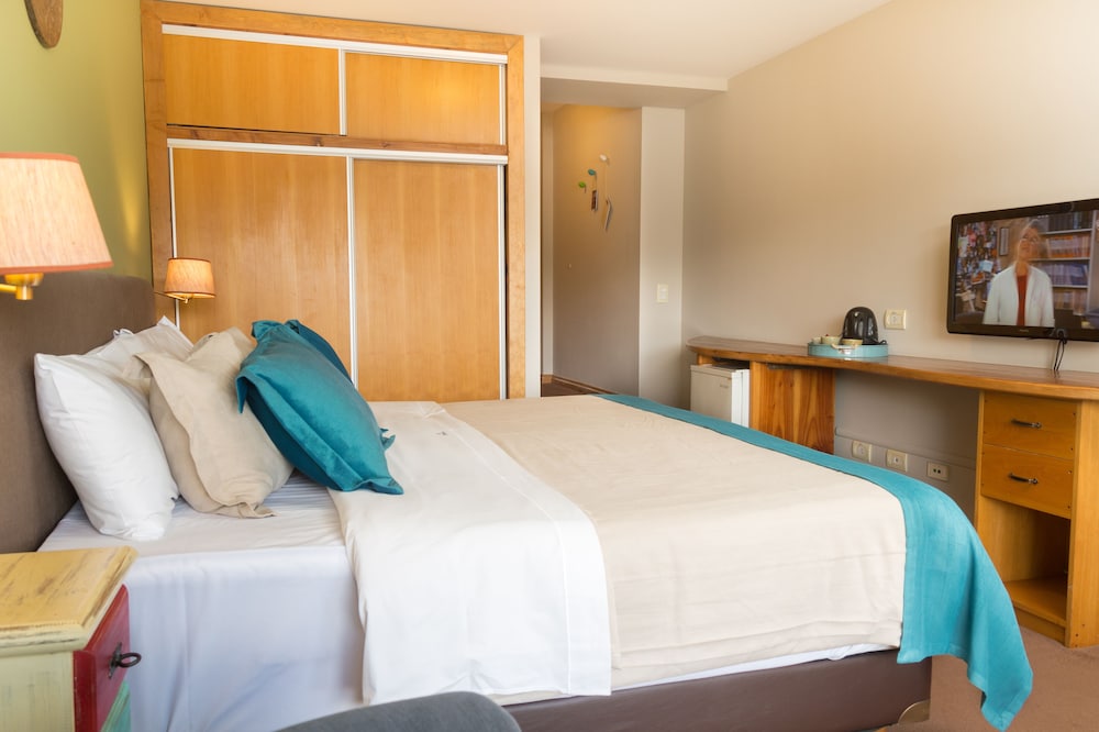 Superior Room, 1 King Bed photo 3