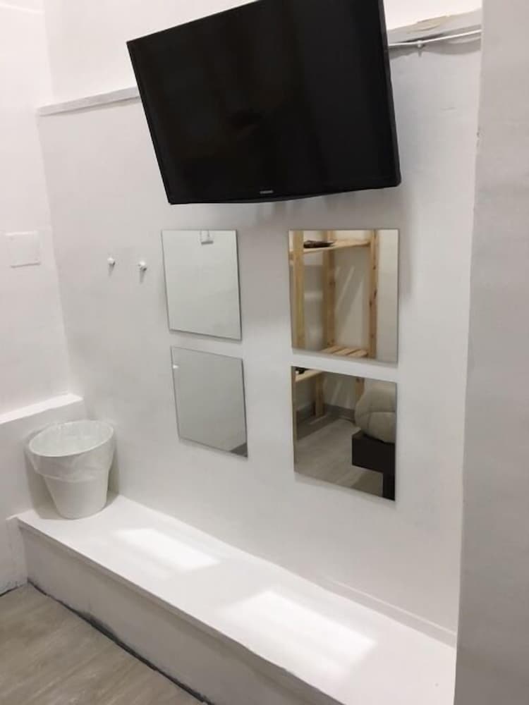 Basic Double Room, Private Bathroom (external) photo 2