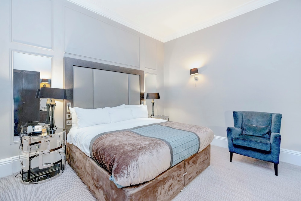 Deluxe Triple Suite - Photo 7