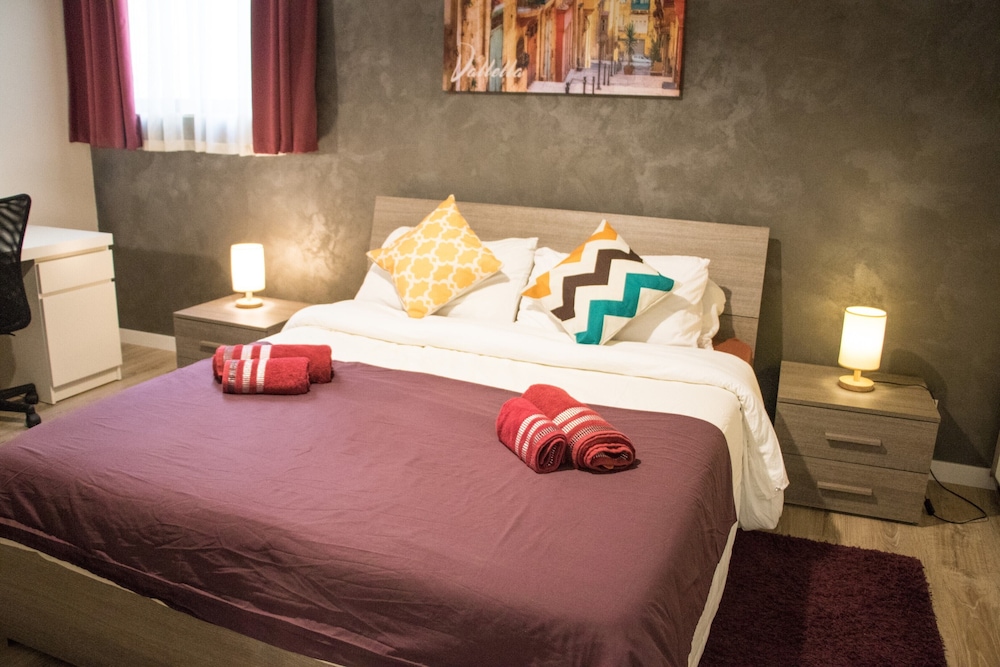 Superior Double Room, Ensuite (Red) photo 3