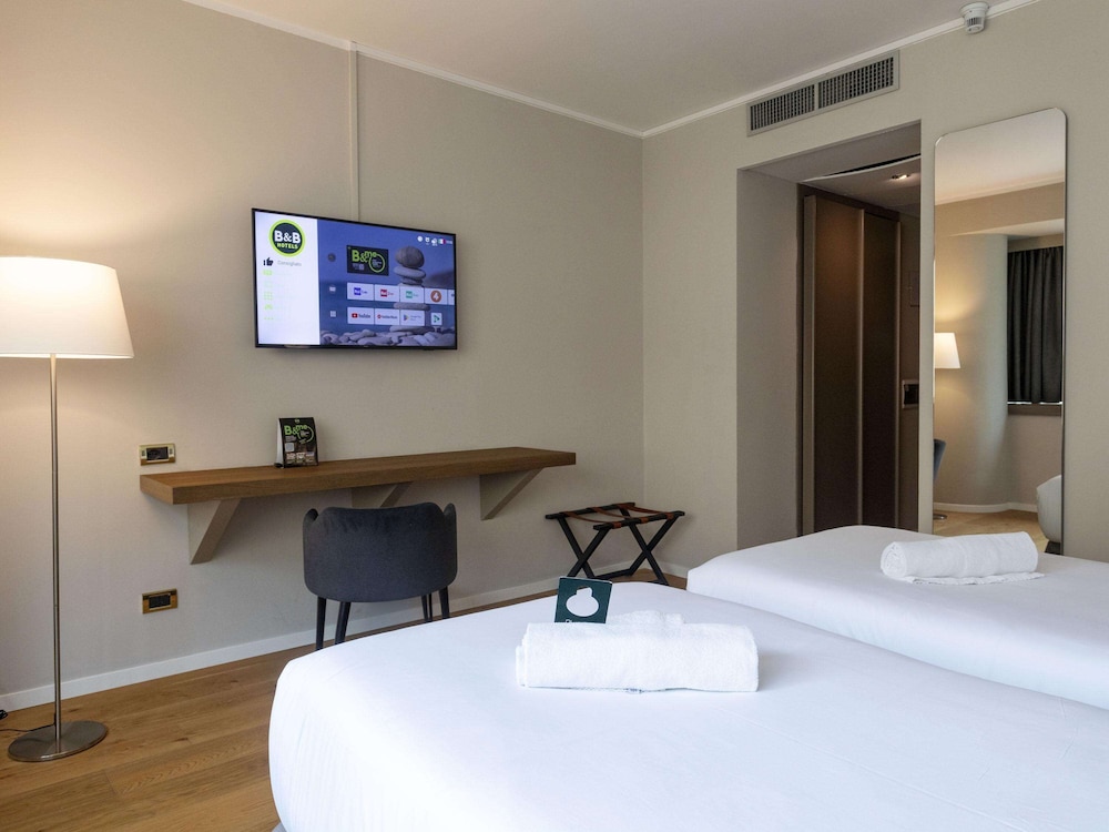 Twin Room - Photo 4