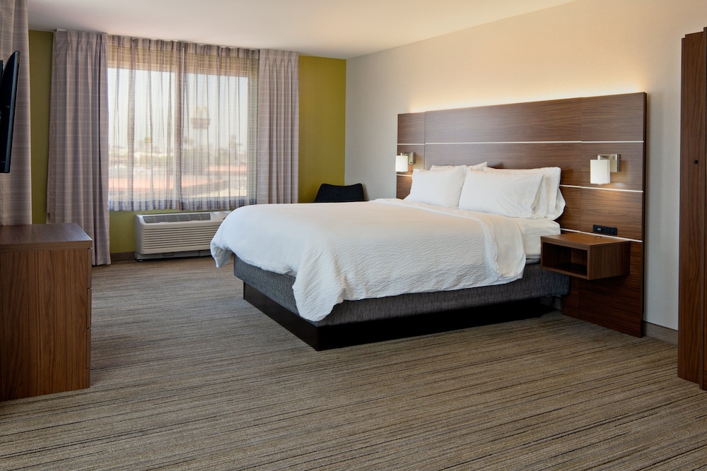 Suite, 1 King Bed (Extra Floor Space) - Photo 1