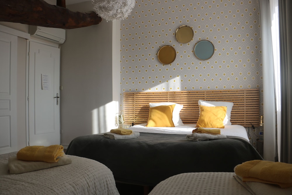 Family Quadruple Room, Pool View photo 3