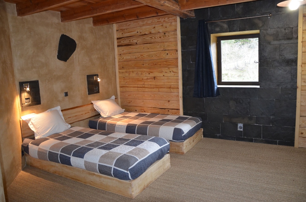 Triple Room (Oree Du Bois)