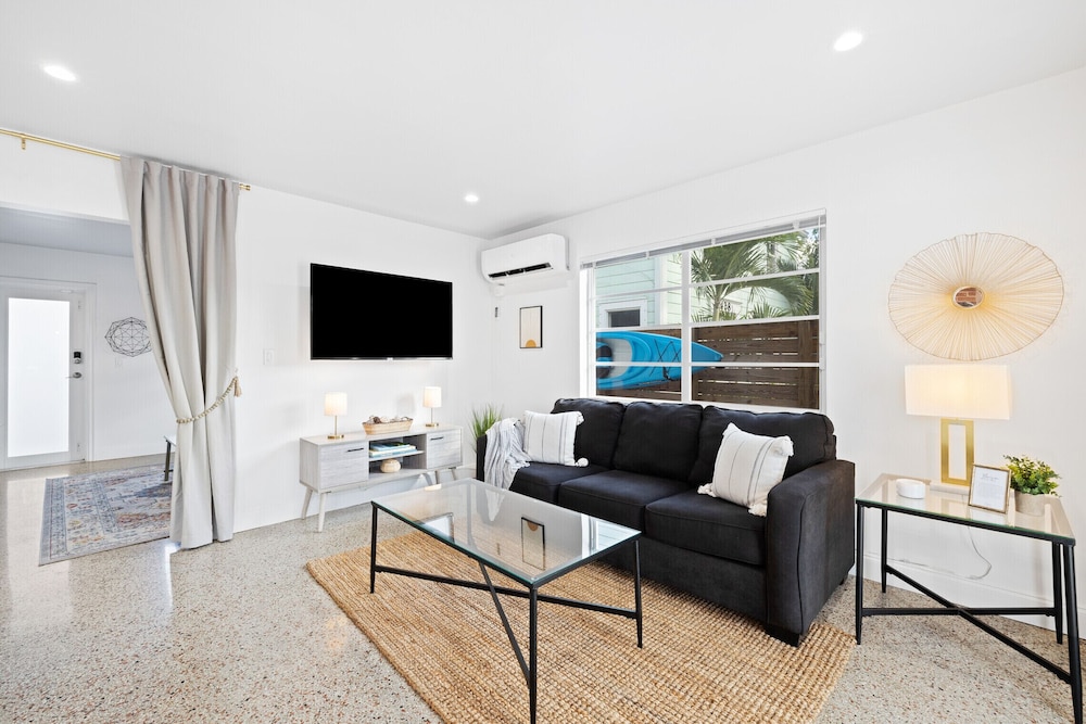 Duplex, 1 Queen Bed with Sofa bed (430) photo 1