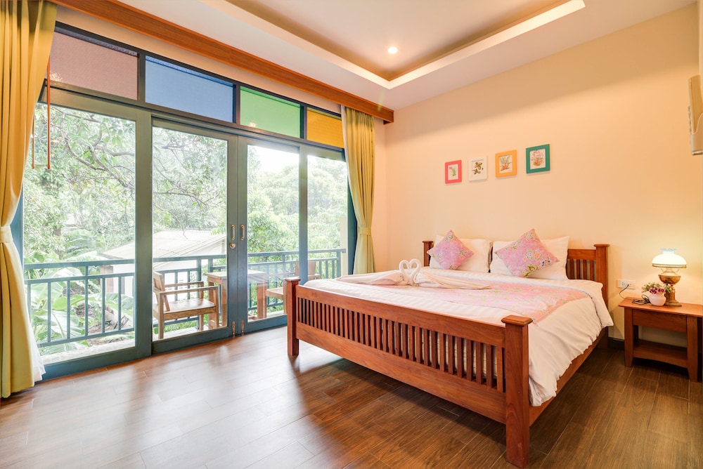 Standard Suite with Balcony 2 photo 1