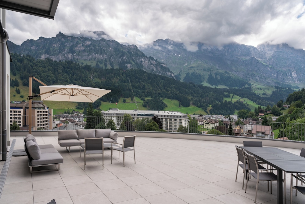 Luxury Apartment, 4 Bedrooms, Terrace, Mountain View photo 1