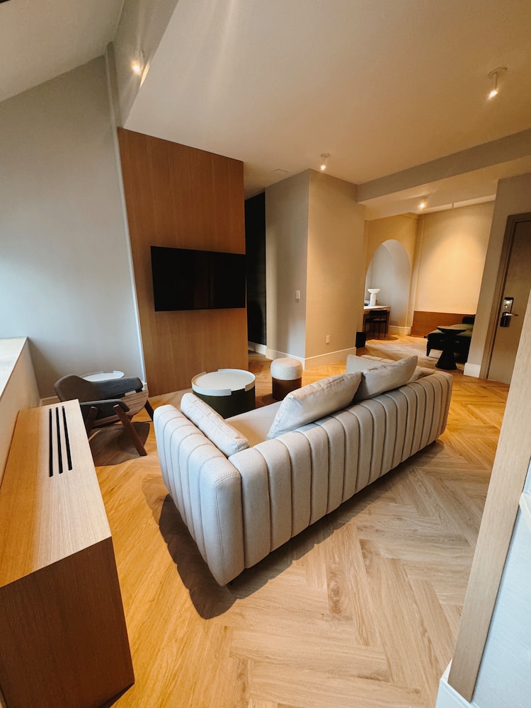 Penthouse (Suite)