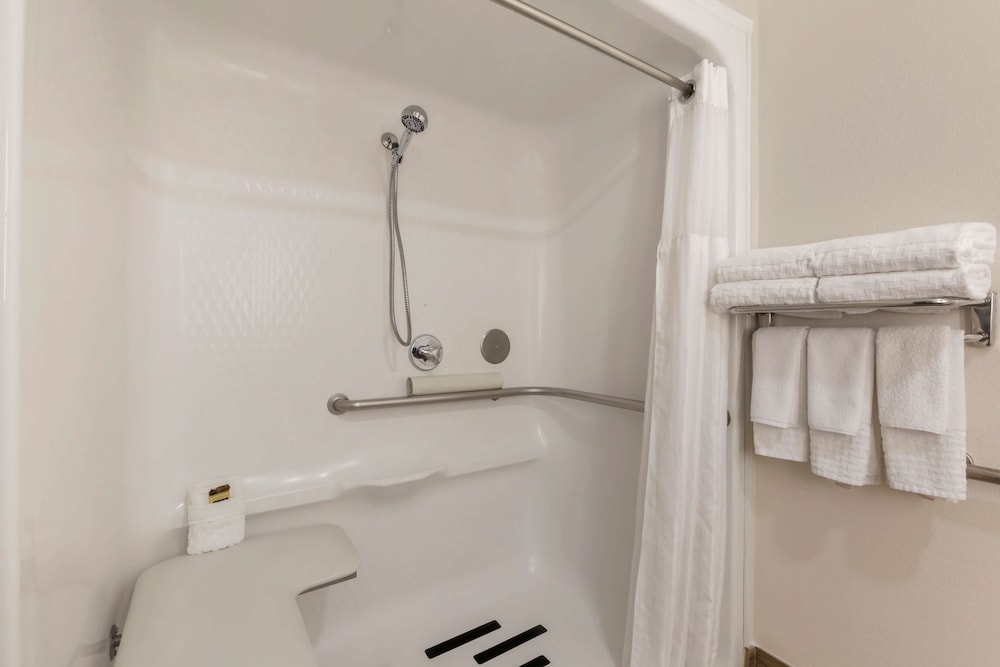 Standard Room, 1 Queen Bed, Accessible, Non Smoking - Photo 6