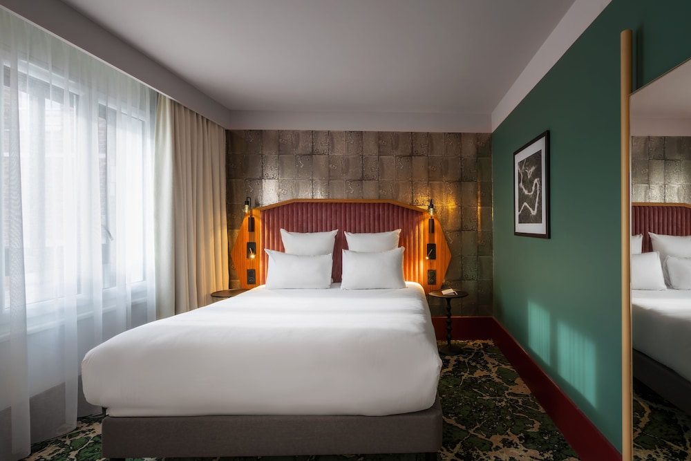 Deluxe Room, 1 Queen Bed - Photo 4