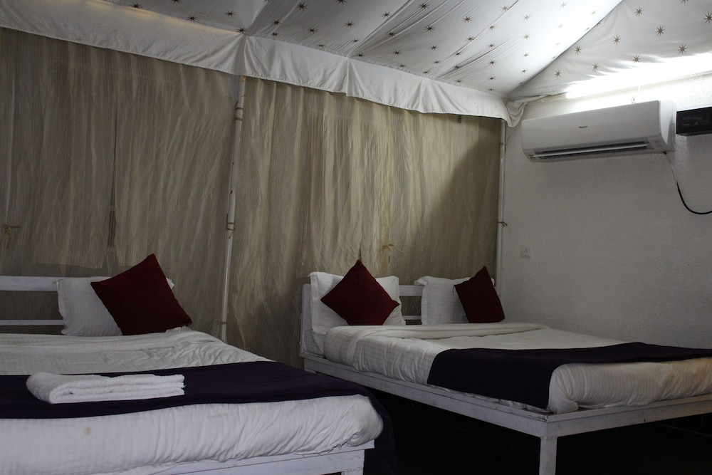 Luxury Tent, 2 Double Beds photo 3