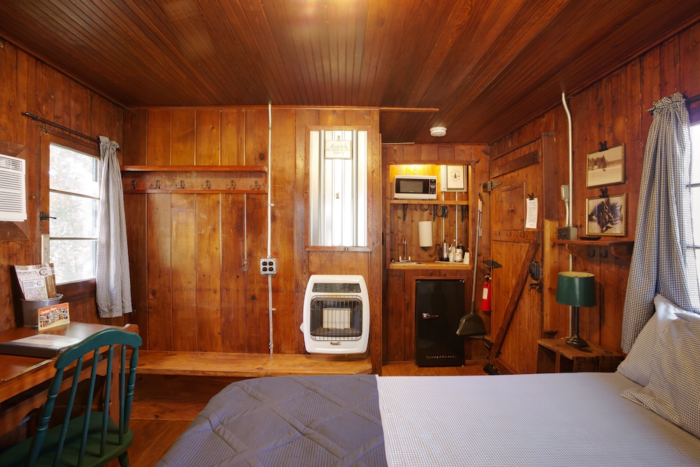 Cabin #9 Flag's Up photo 2