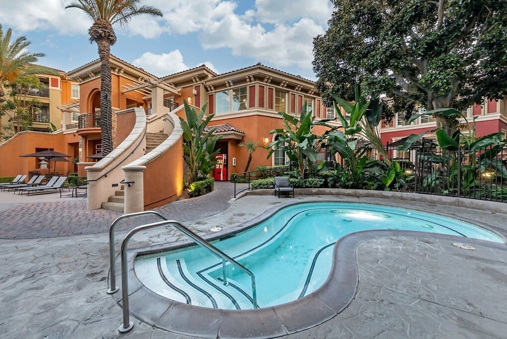 Cozy 2-br Home Near Disneyland Pool Hot Tub GYM, Φωτογραφία 13