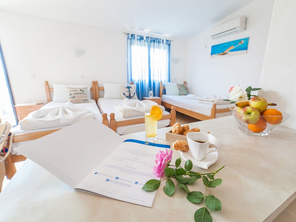 Standard Studio, 3 Twin Beds, Balcony, Sea View photo 2