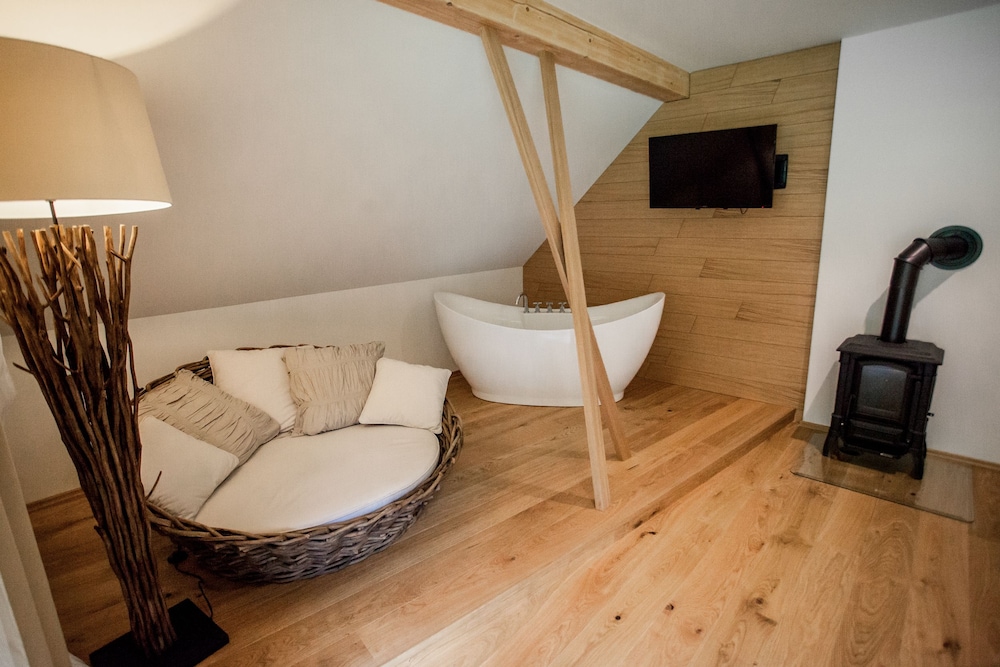 Romantic Double Room, 1 Double Bed, Fireplace, Garden View photo 1