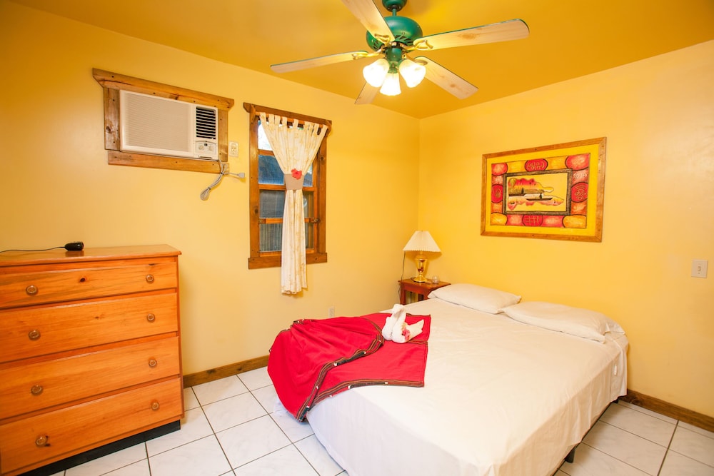 #11 & #12 King, Full Bed, Twin Bed Garden Suites photo 1