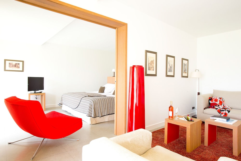 Superior Suite - Photo 7