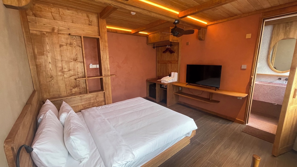 Deluxe Double Room, Sauna, City View