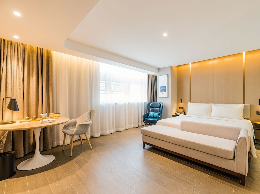 Room, City View