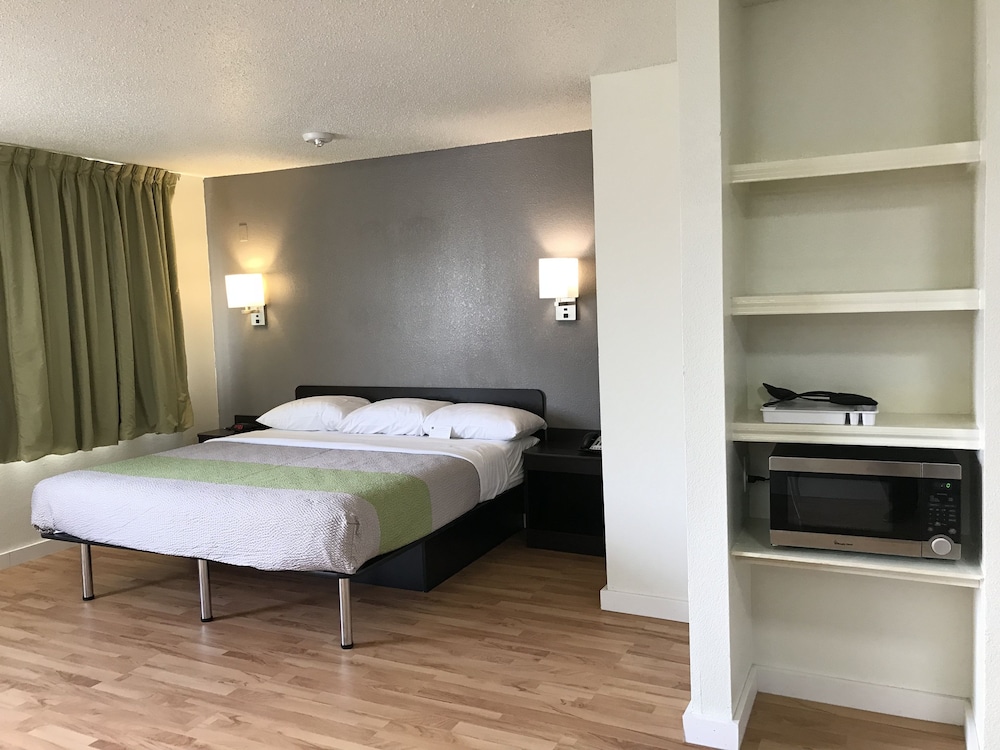 Standard Suite, 1 King Bed, Smoking, Kitchenette photo 2
