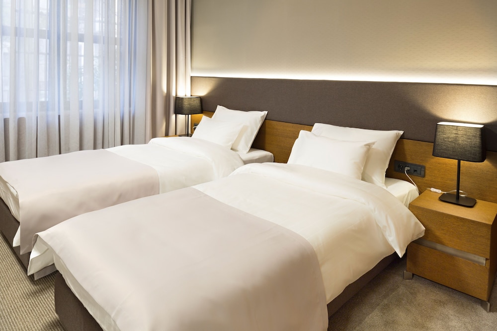 Deluxe Double or Twin Room, 1 Bedroom, Courtyard View photo 2