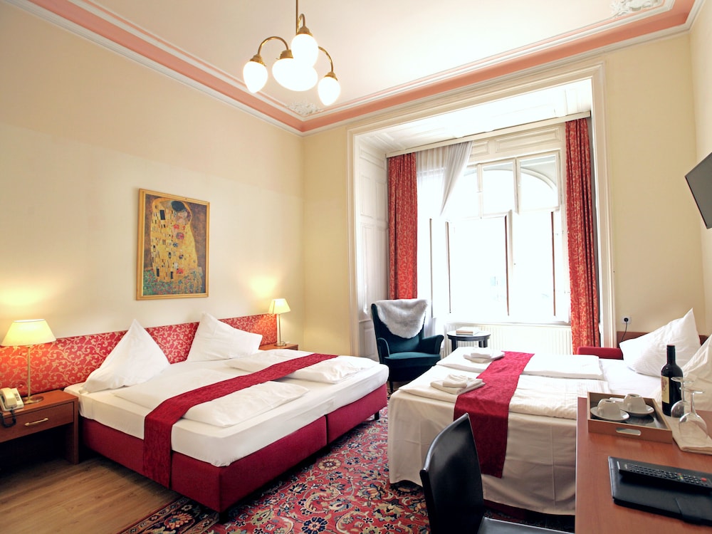 Classic Quadruple Room
