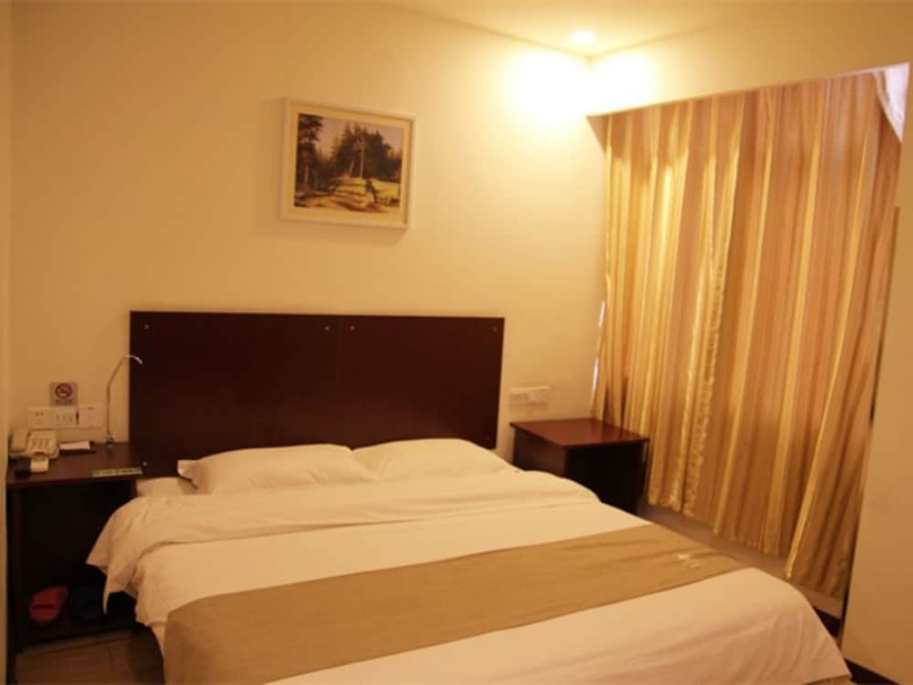 Room, 1 King Bed photo 1