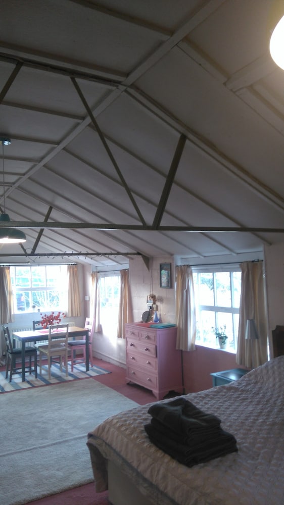 Romantic Studio Suite, 1 King Bed, Ensuite, Garden Area photo 2
