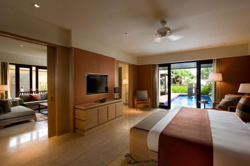 Conrad Suite, 1 King Bed, Private Pool - Photo 2