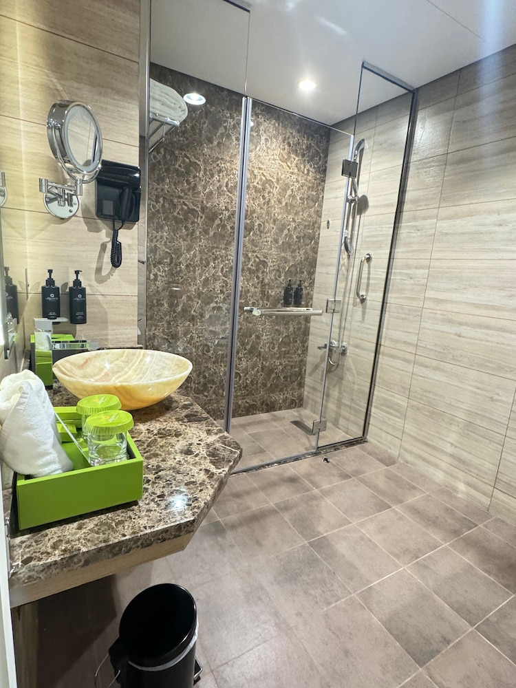 Executive Room, 1 King Bed, Non Smoking, City View photo 3