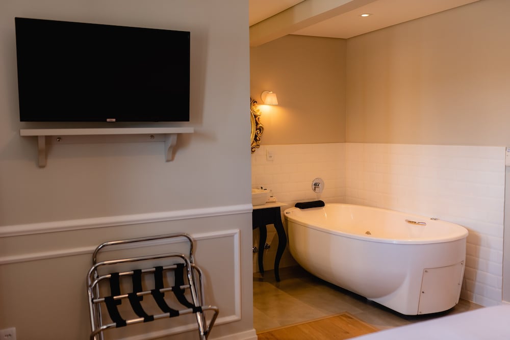 Deluxe Double Room, City View - Photo 24