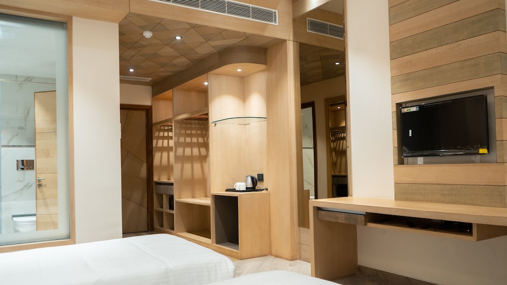 Deluxe Room - Photo 2