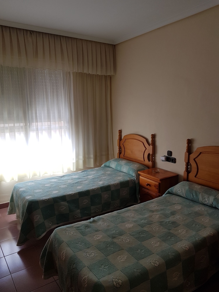 Standard Twin Room, Ensuite photo 3